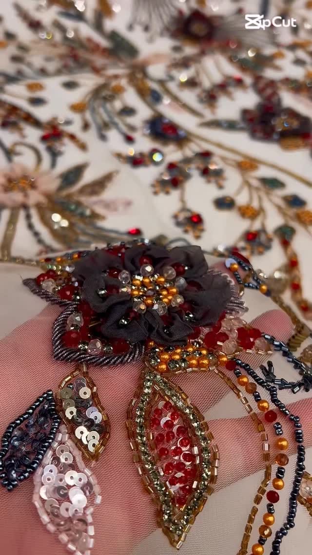 Post 9 by ELELE İPEK on Instagram (video)