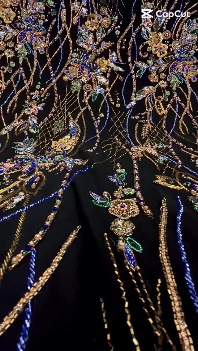 Post 6 by ELELE İPEK on Instagram (video)