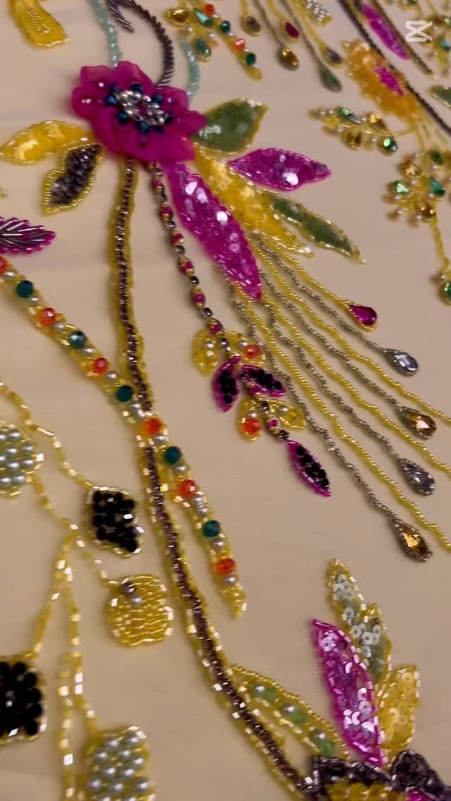 Post 8 by ELELE İPEK on Instagram (video)