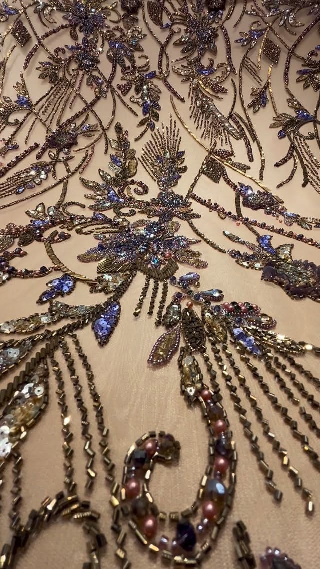 Post 10 by ELELE İPEK on Instagram (video)