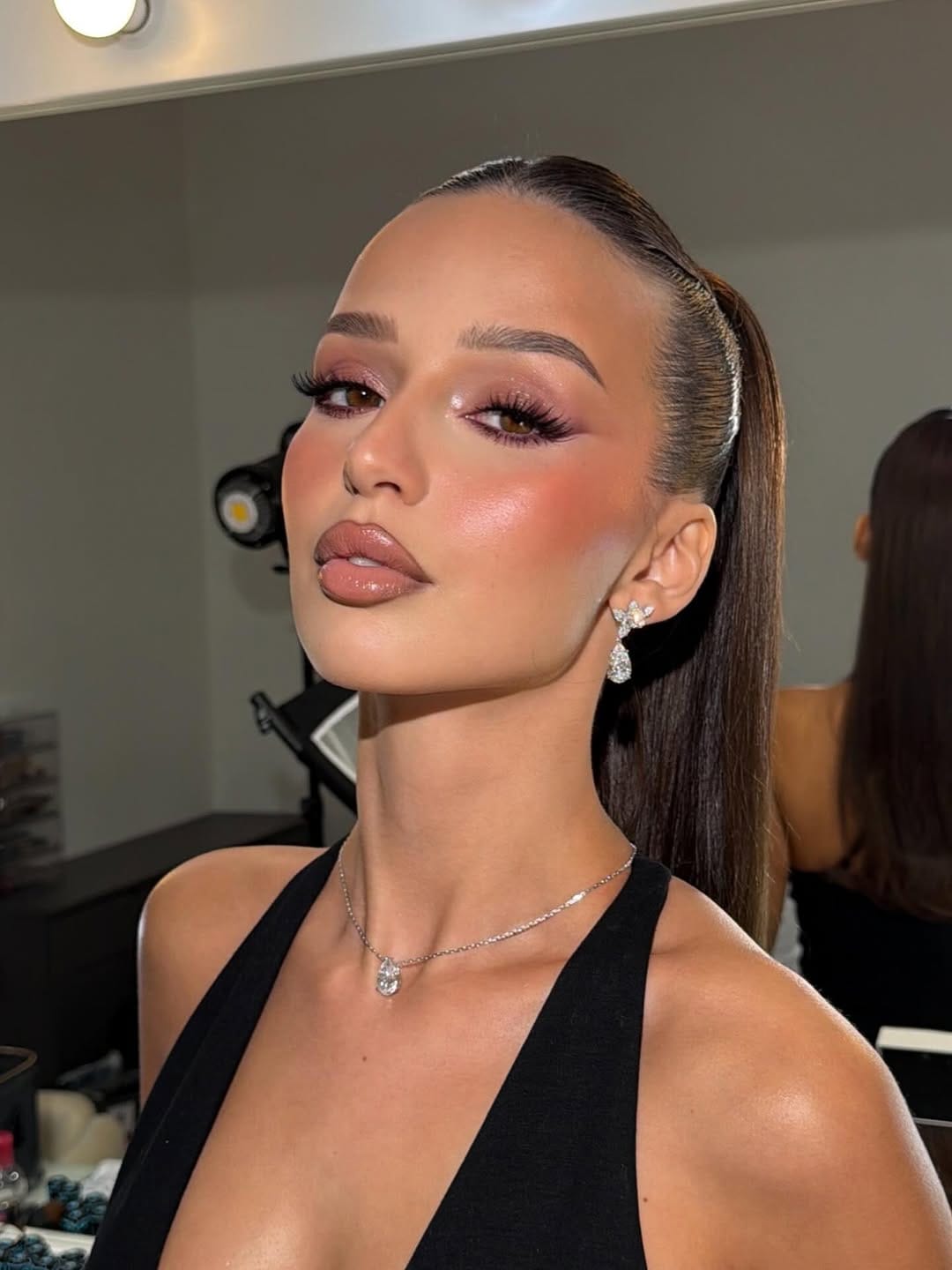 Post 1 by Dubai makeup artist 💄 on Instagram (carousel)