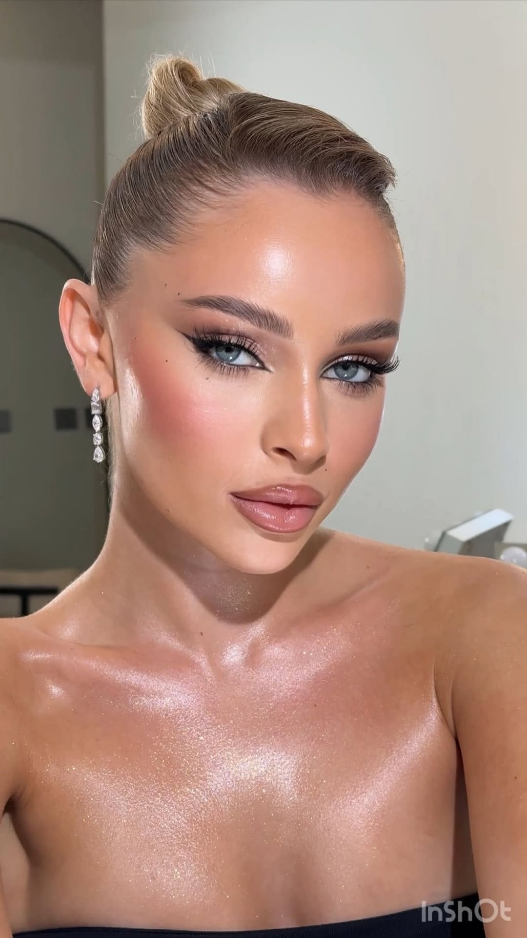 Post 8 by Dubai makeup artist 💄 on Instagram (video)