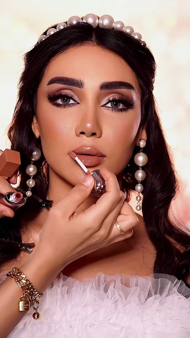 Post 7 by Fatima Chamma on Instagram (video)