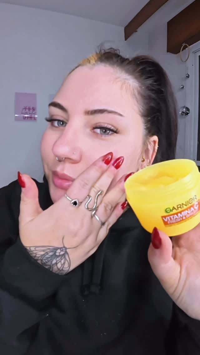Post 3 by Alba Sánchez | Maquilladora on Instagram (video)