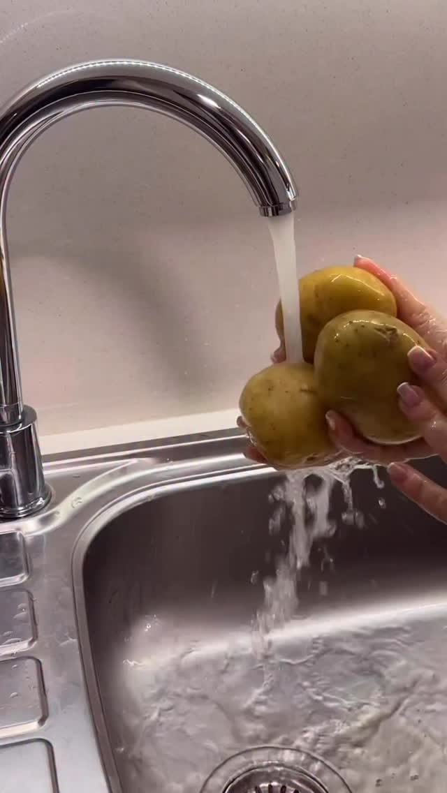 Post 4 by Yıldız Zeybek on Instagram (video)