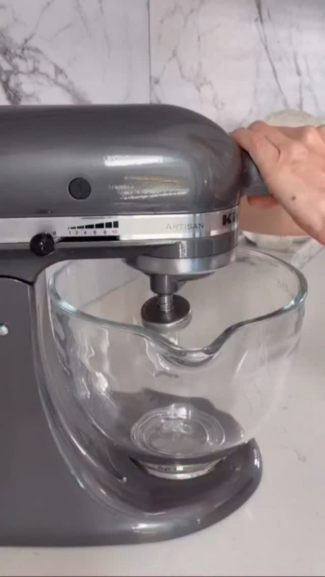 Post 6 by Yıldız Zeybek on Instagram (video)