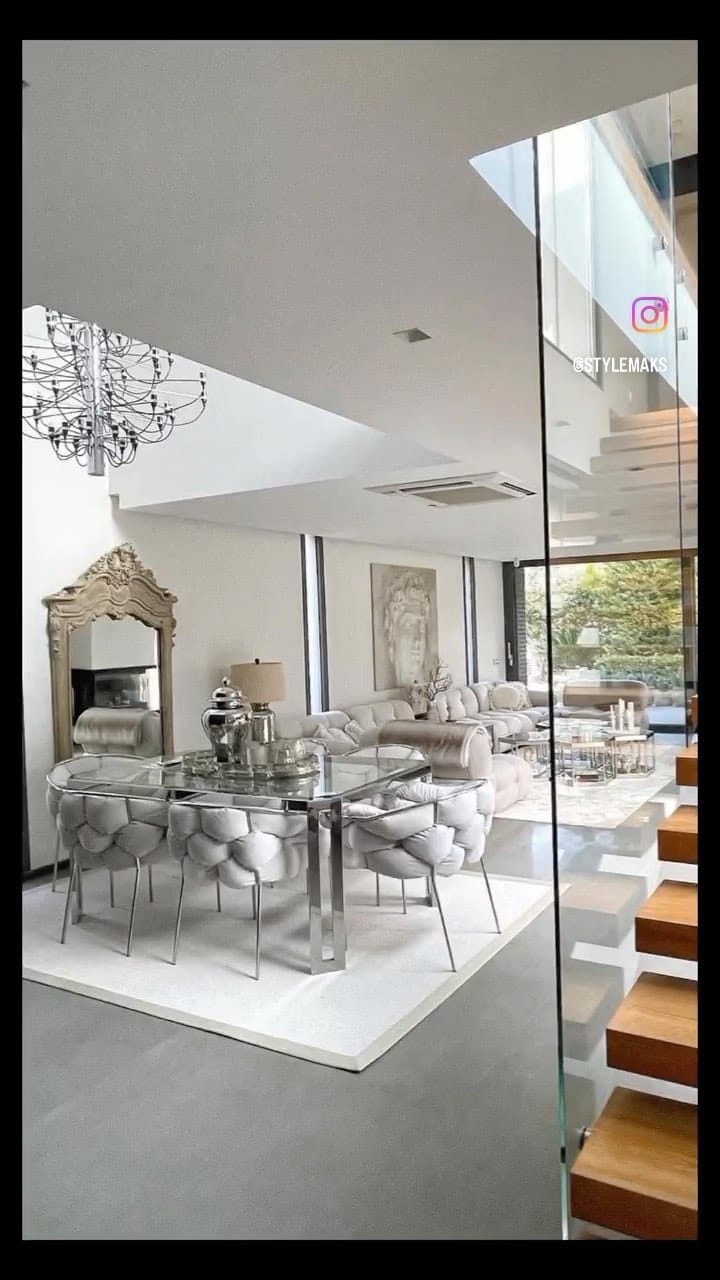 Post 10 by Yıldız Zeybek on Instagram (video)