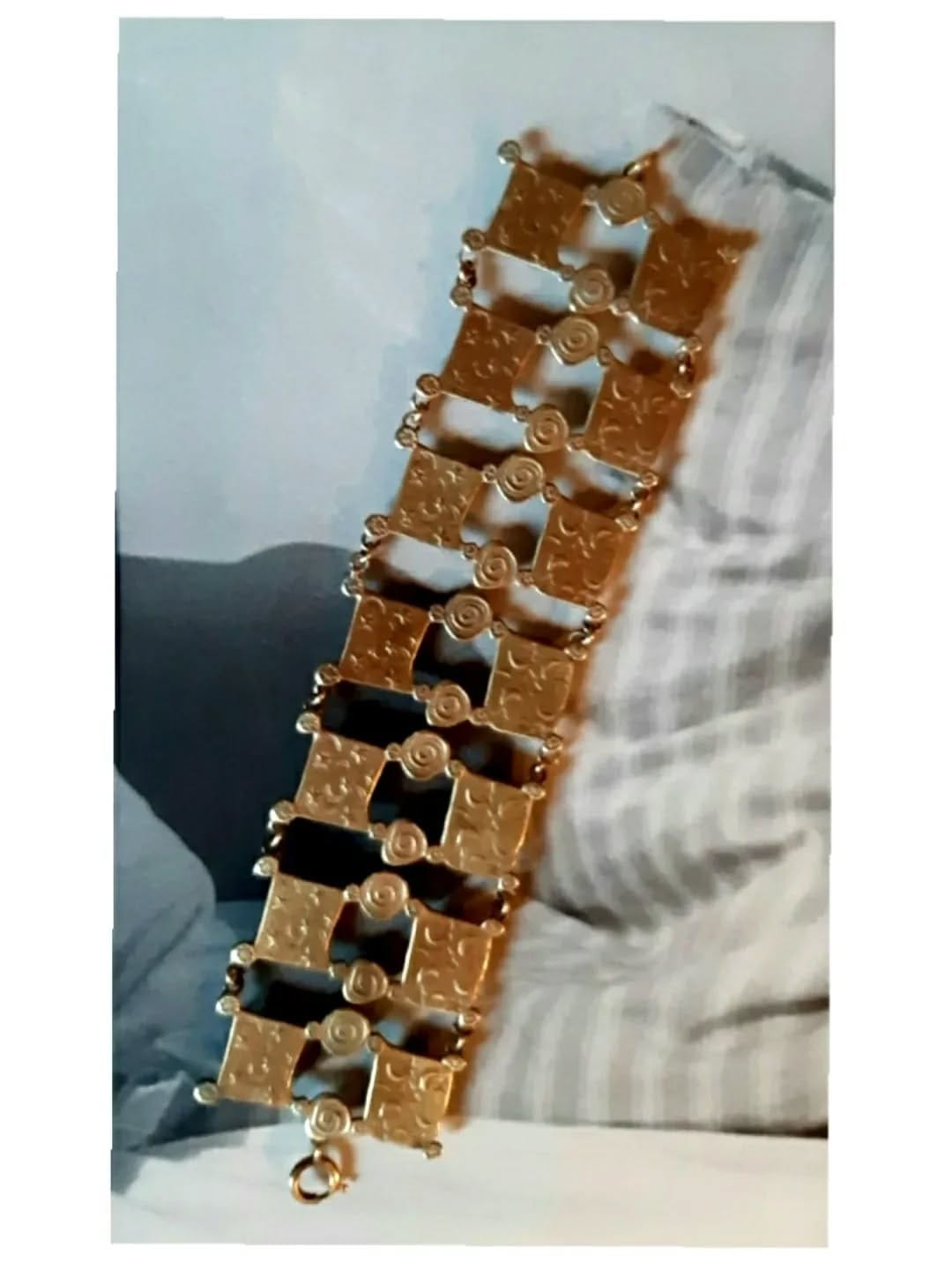 Post 6 by DCV-V : La brocante à 4 mains on Instagram (carousel)