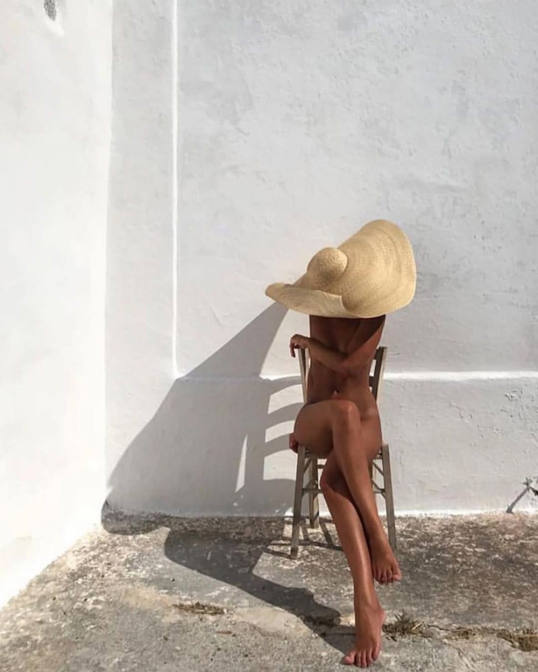 Post 6 by ROZNESS on Instagram (image)