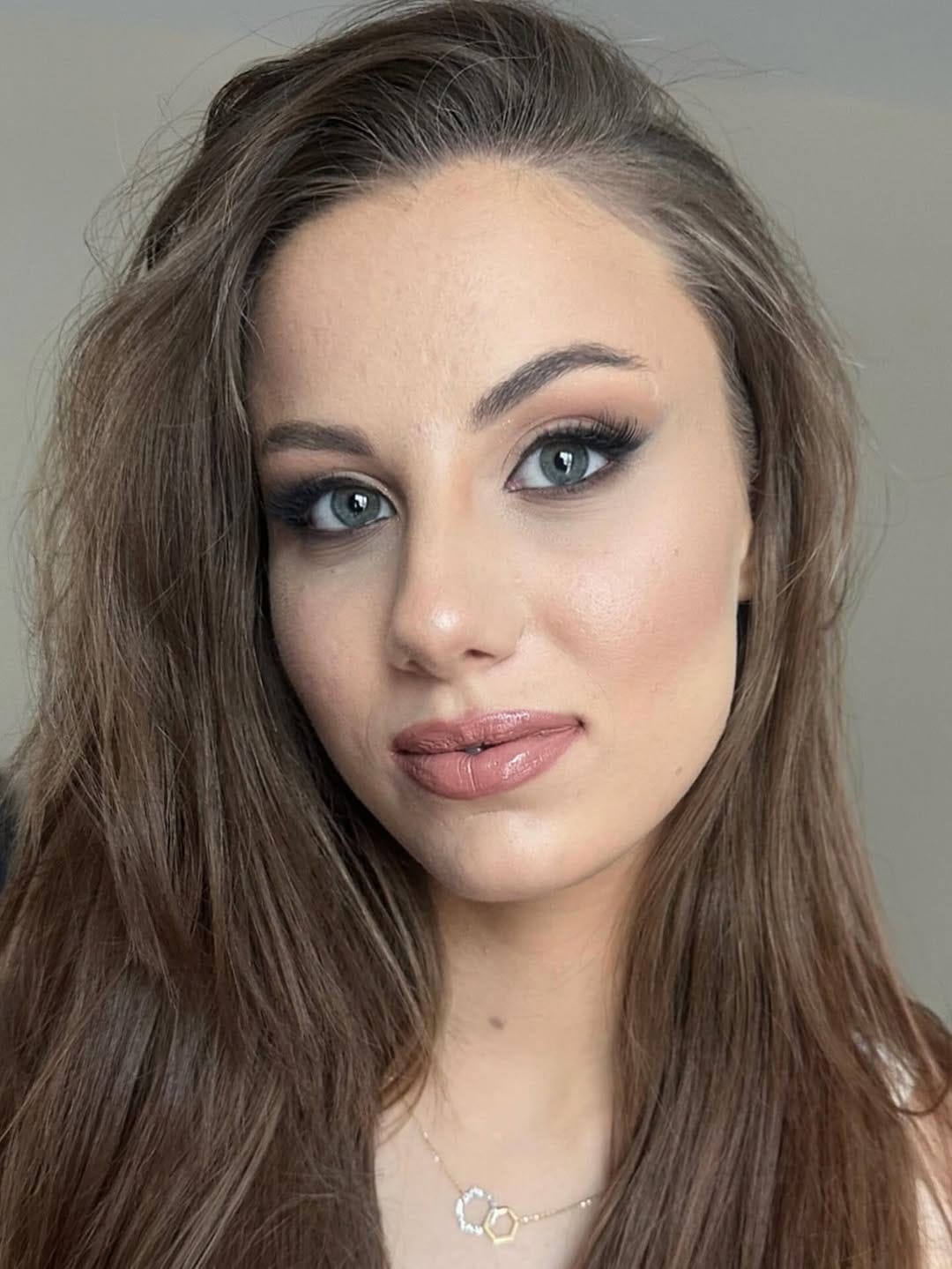 Post 4 by MONIKA  Makeup Artist 💄 on Instagram (carousel)