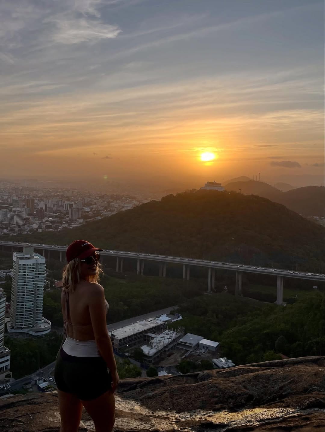 Post 9 by Kamila Monteiro on Instagram (carousel)