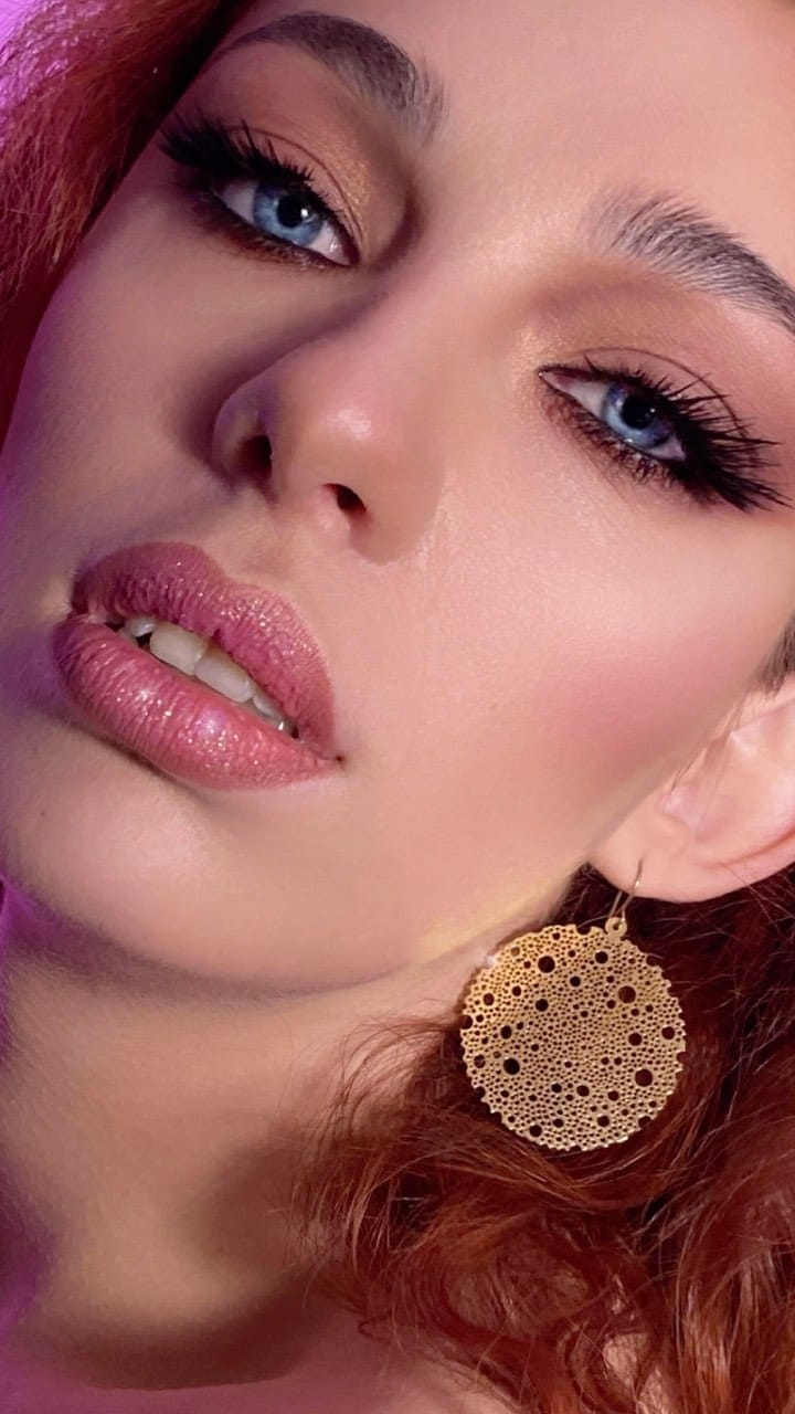 Post 6 by АЛИНА • ДИРЕКТОР ШКОЛЫ МАКИЯЖА on Instagram (video)