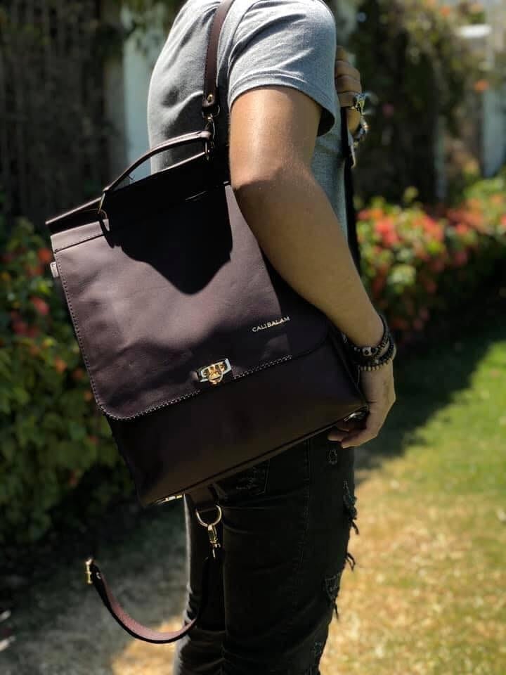 Post 10 by Cali Balam- Bolsos de piel unisex. on Instagram (carousel)
