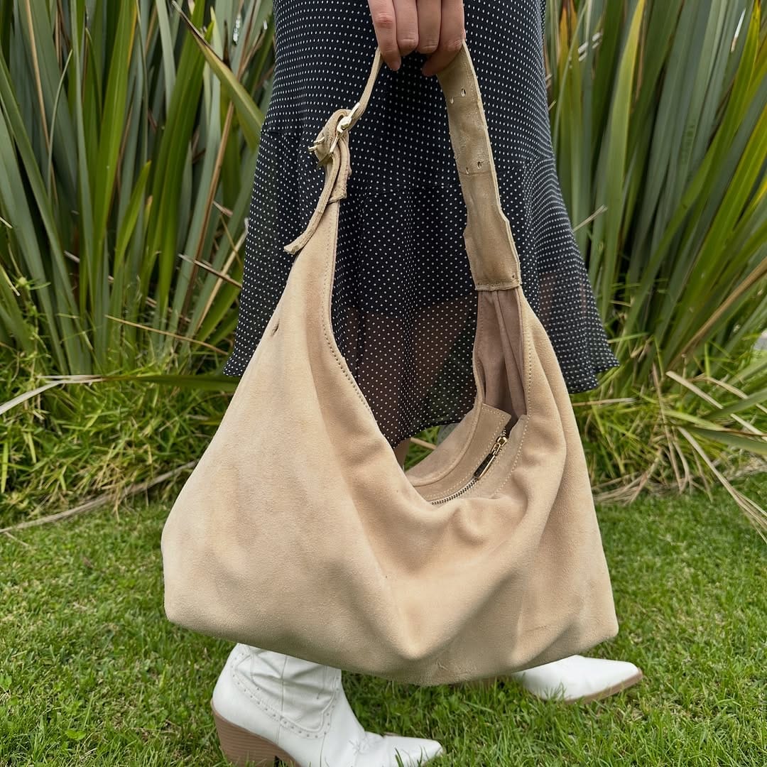 Post 3 by Cali Balam- Bolsos de piel unisex. on Instagram (carousel)