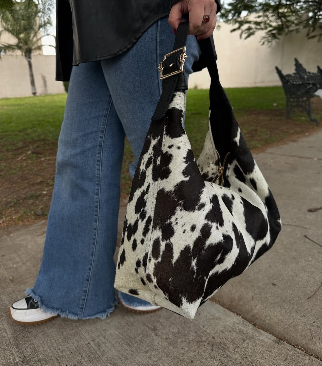 Post 4 by Cali Balam- Bolsos de piel unisex. on Instagram (carousel)
