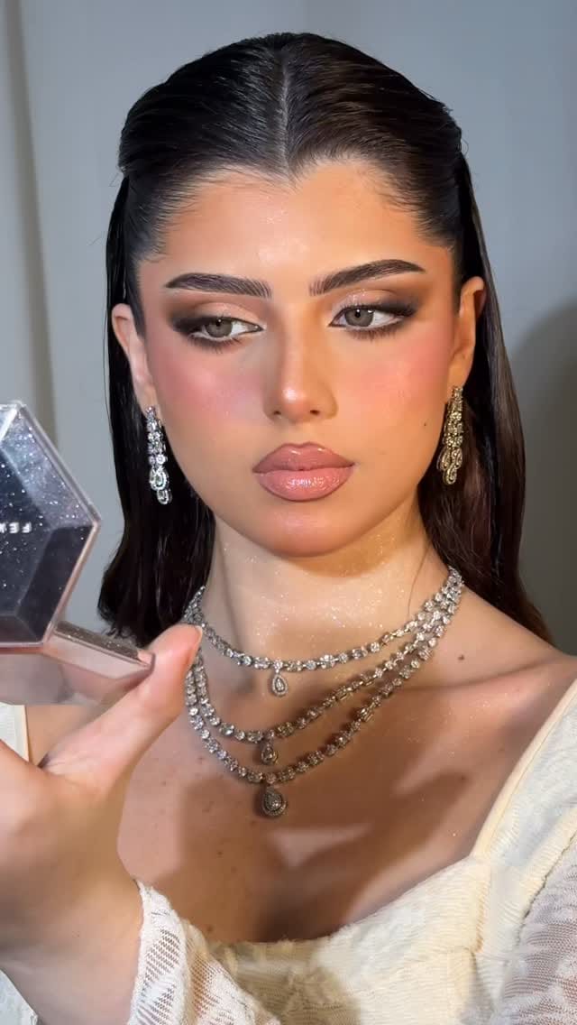Post 4 by Makeup artist 💄🇦🇪. on Instagram (video)