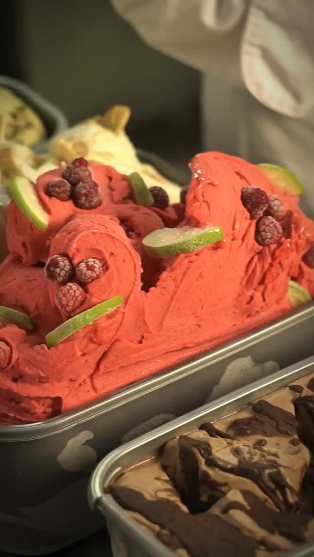 Post 2 by Pastelería La Colonia on Instagram (video)