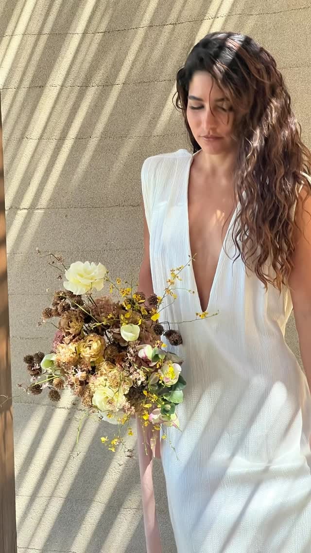 Post 3 by Las Floralias • Flower Boutique on Instagram (video)