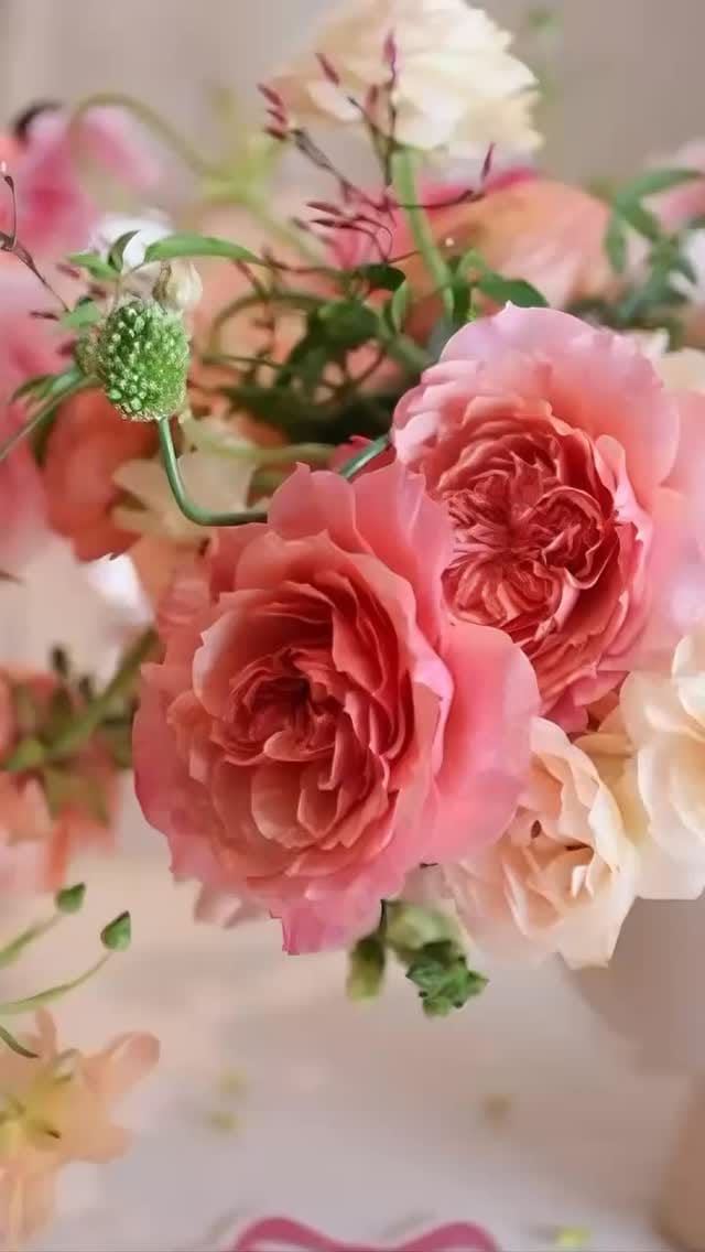 Post 9 by Las Floralias • Flower Boutique on Instagram (video)