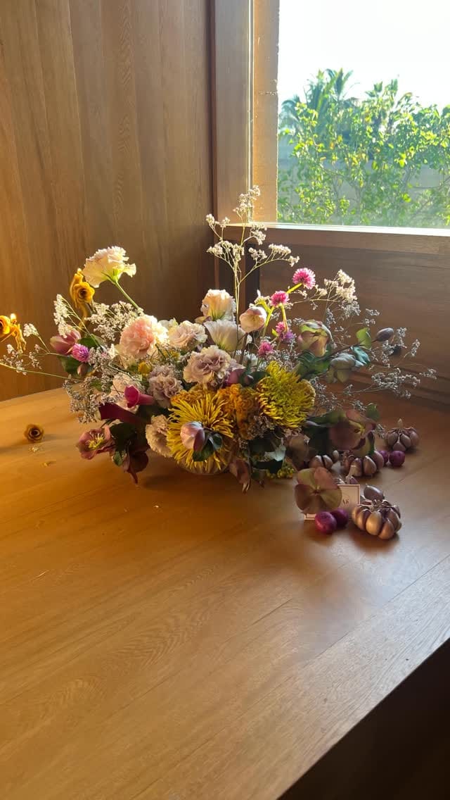 Post 4 by Las Floralias • Flower Boutique on Instagram (video)