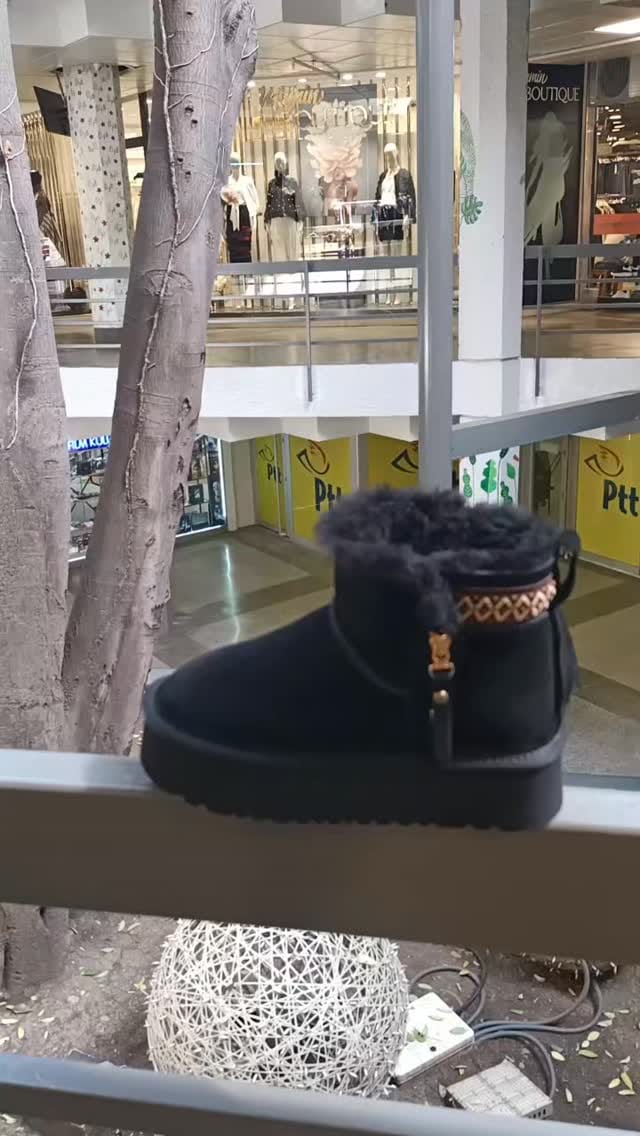 Post 1 by Alvadonna shoes on Instagram (video)