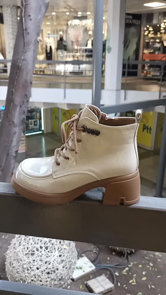 Post 9 by Alvadonna shoes on Instagram (video)
