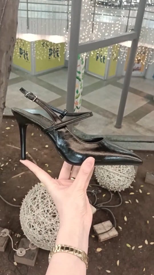 Post 6 by Alvadonna shoes on Instagram (video)