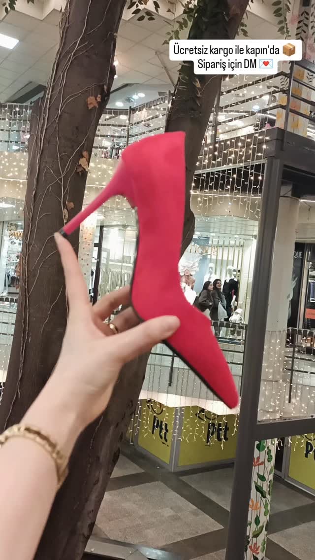 Post 7 by Alvadonna shoes on Instagram (video)