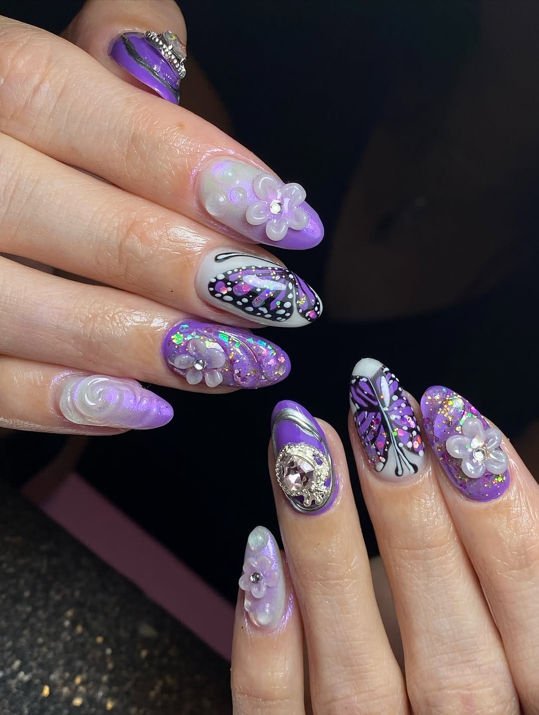 Post 8 by Azul Colazo NAILS - Uñas esculpidas on Instagram (carousel)