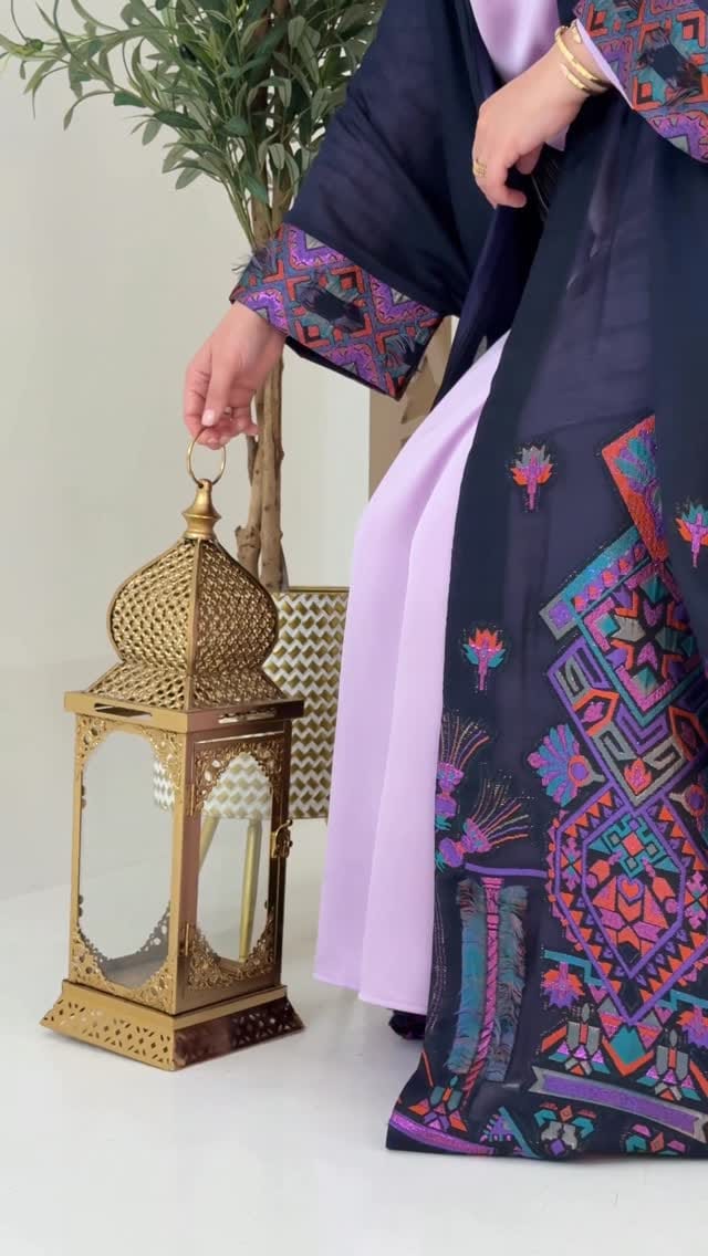 Post 8 by S O L O | Modest Fashion on Instagram (video)