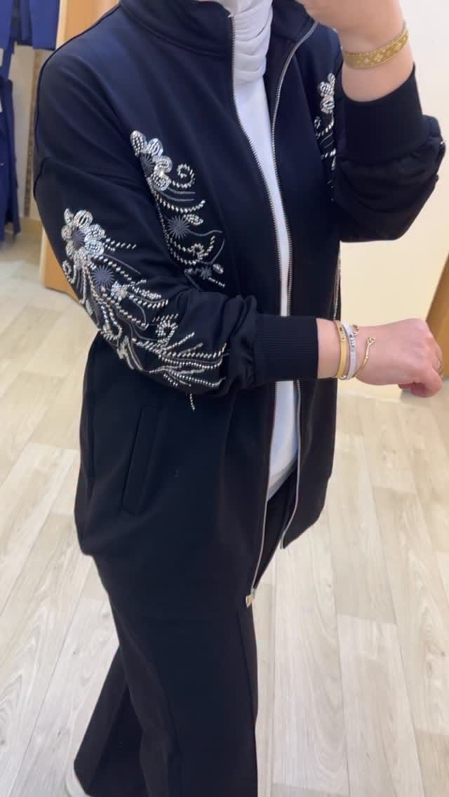 Post 3 by S O L O | Modest Fashion on Instagram (video)