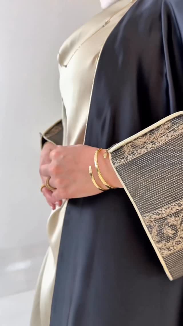 Post 10 by S O L O | Modest Fashion on Instagram (video)