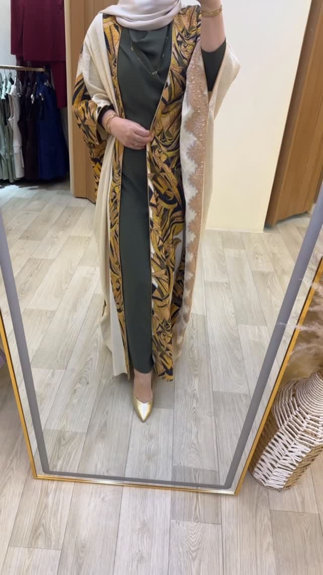 Post 7 by S O L O | Modest Fashion on Instagram (video)
