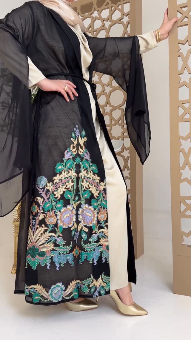 Post 9 by S O L O | Modest Fashion on Instagram (video)