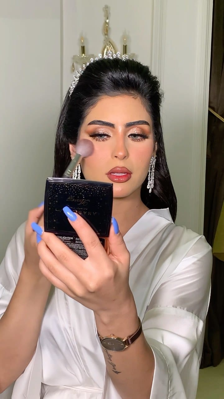 Post 4 by شما ميك اب on Instagram (video)
