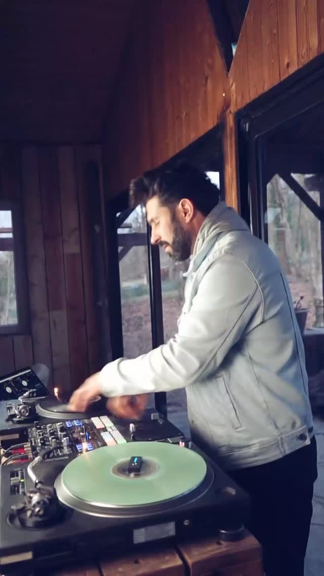 Post 4 by DJ M1 on Instagram (video)
