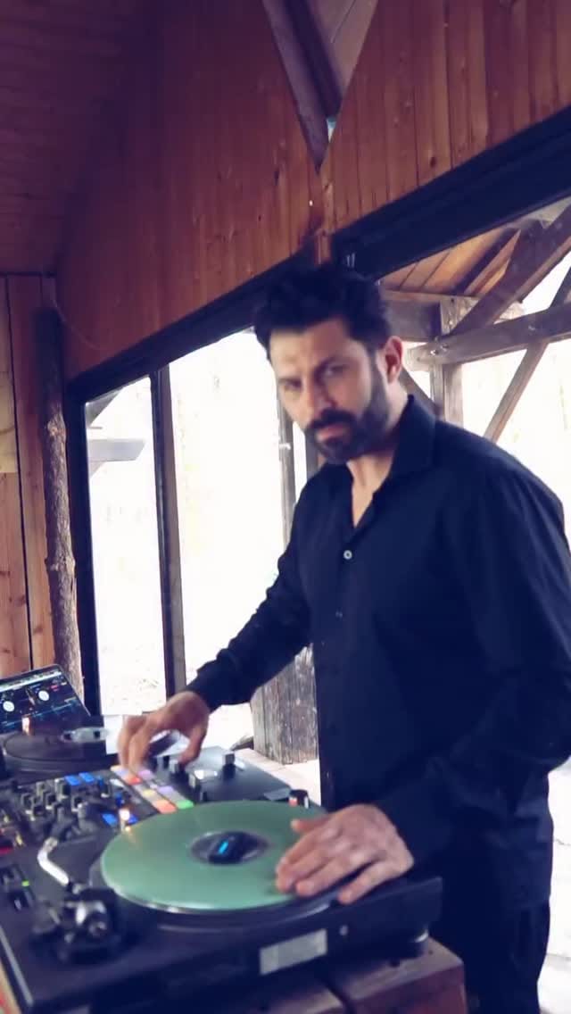 Post 1 by DJ M1 on Instagram (video)