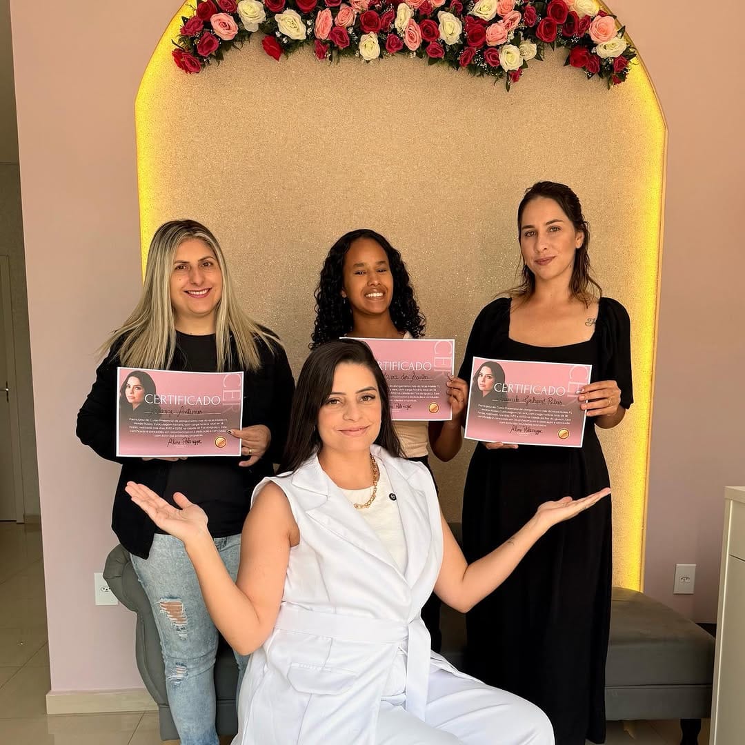 Post 8 by Aline Polanczyk | CURSOS NAILS 🎓 on Instagram (carousel)