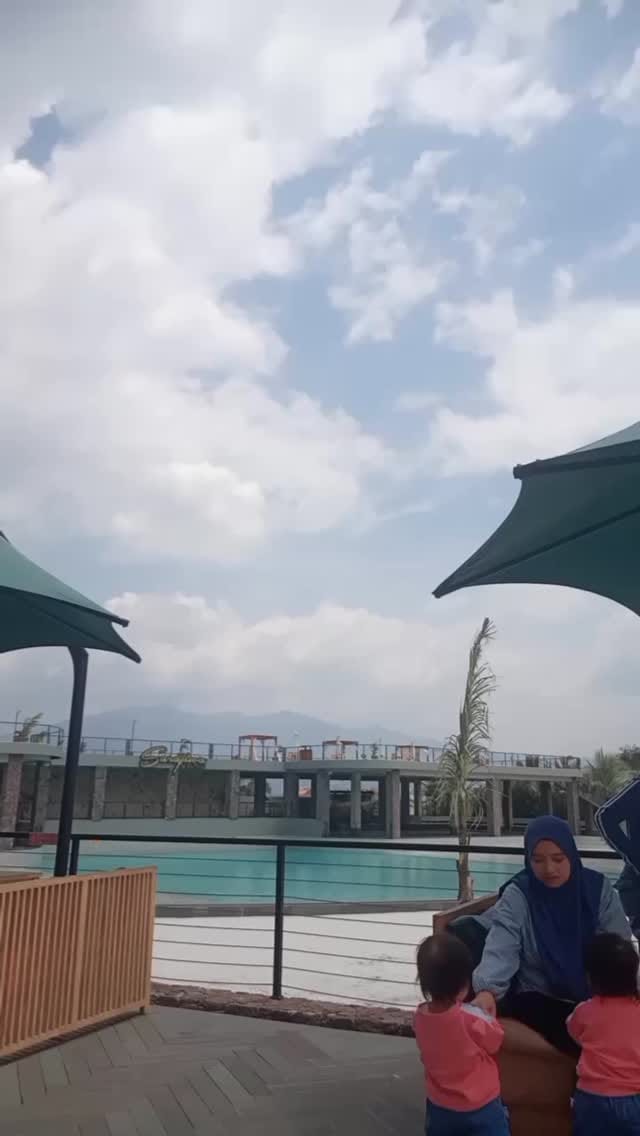 Post 2 by Aznah butique 💠bandung on Instagram (video)