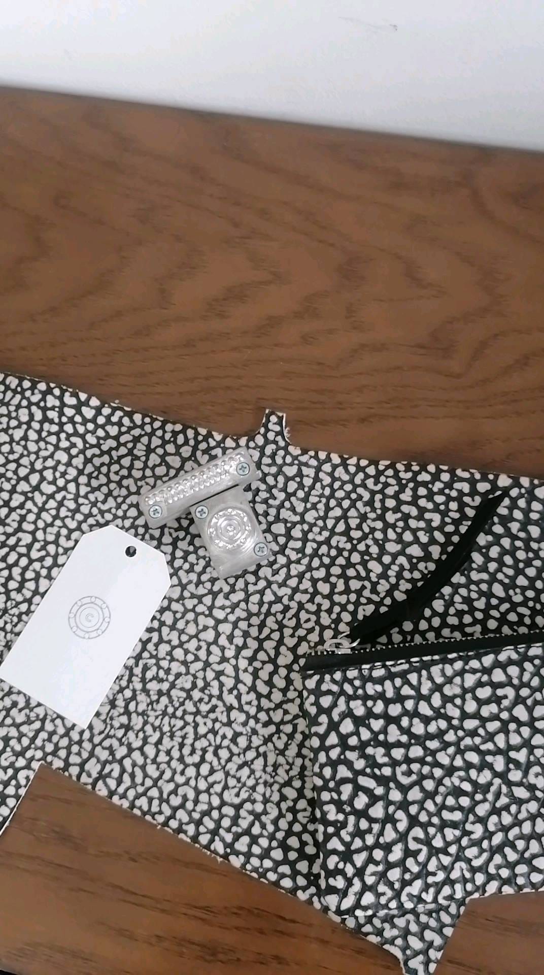 Post 9 by Caleidoscopio Leather on Instagram (video)