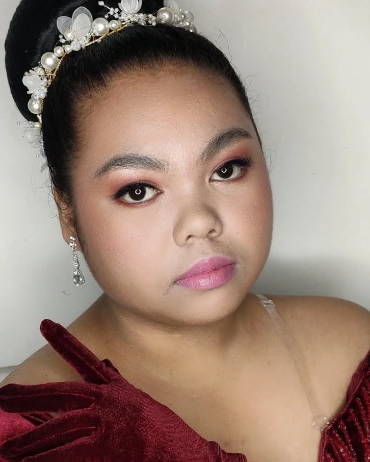 Post 3 by BERRYBLASHED | MUA on Instagram (image)