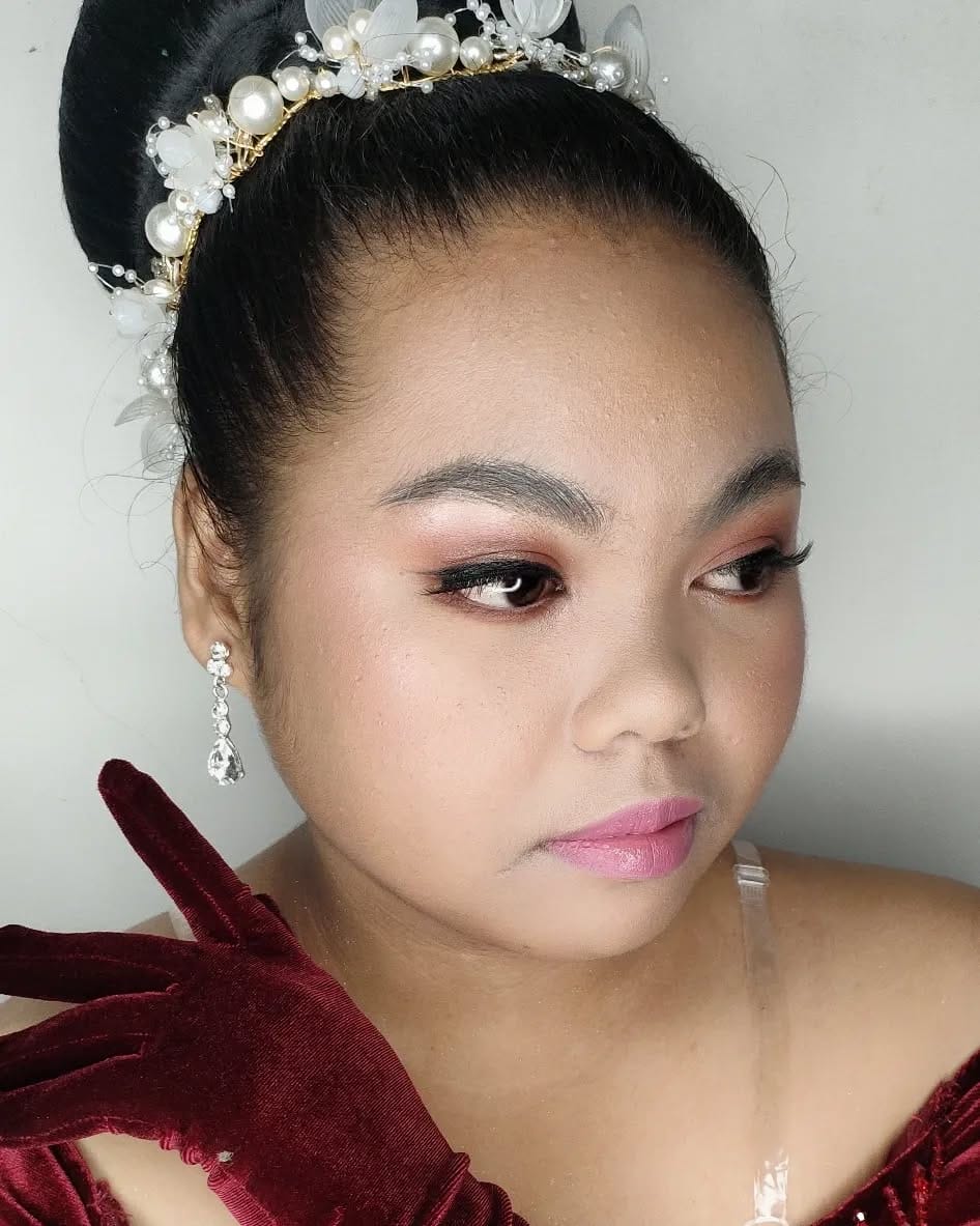 Post 2 by BERRYBLASHED | MUA on Instagram (image)