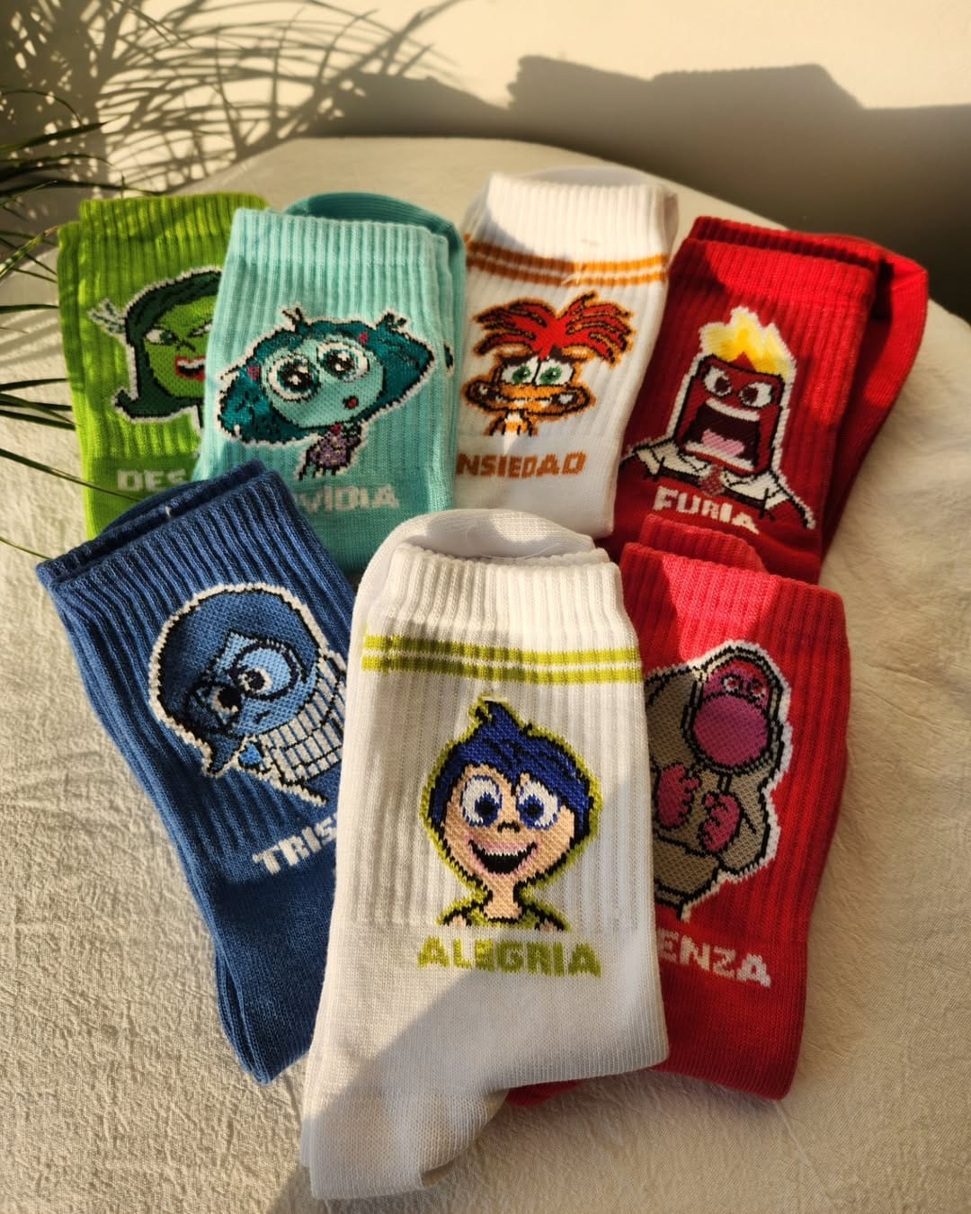 Post 2 by Medias con mucha onda 🧦 Comic Socks on Instagram (carousel)