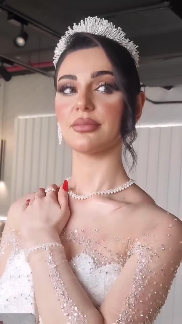 Post 4 by Latifa | Hairstylist & Makeup Artist on Instagram (video)