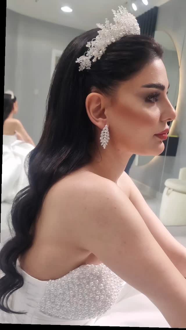 Post 6 by Latifa | Hairstylist & Makeup Artist on Instagram (video)