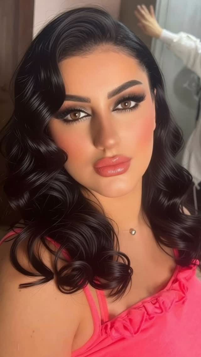 Post 8 by beauty expert on Instagram (video)