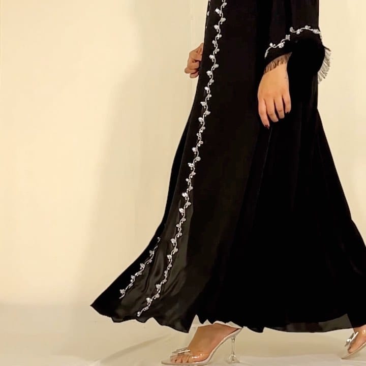 Post 3 by عبايات و دريسات تحت العبي on Instagram (video)