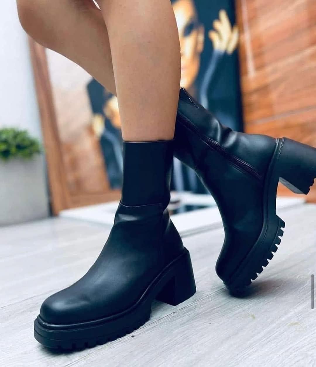 Post 10 by BIENVENIDA a 𝐁𝐋 𝚜𝚑𝚘𝚎𝚜 𝚖𝚊𝚣𝚊𝚝𝚕𝚊𝚗 💫 on Instagram (image)