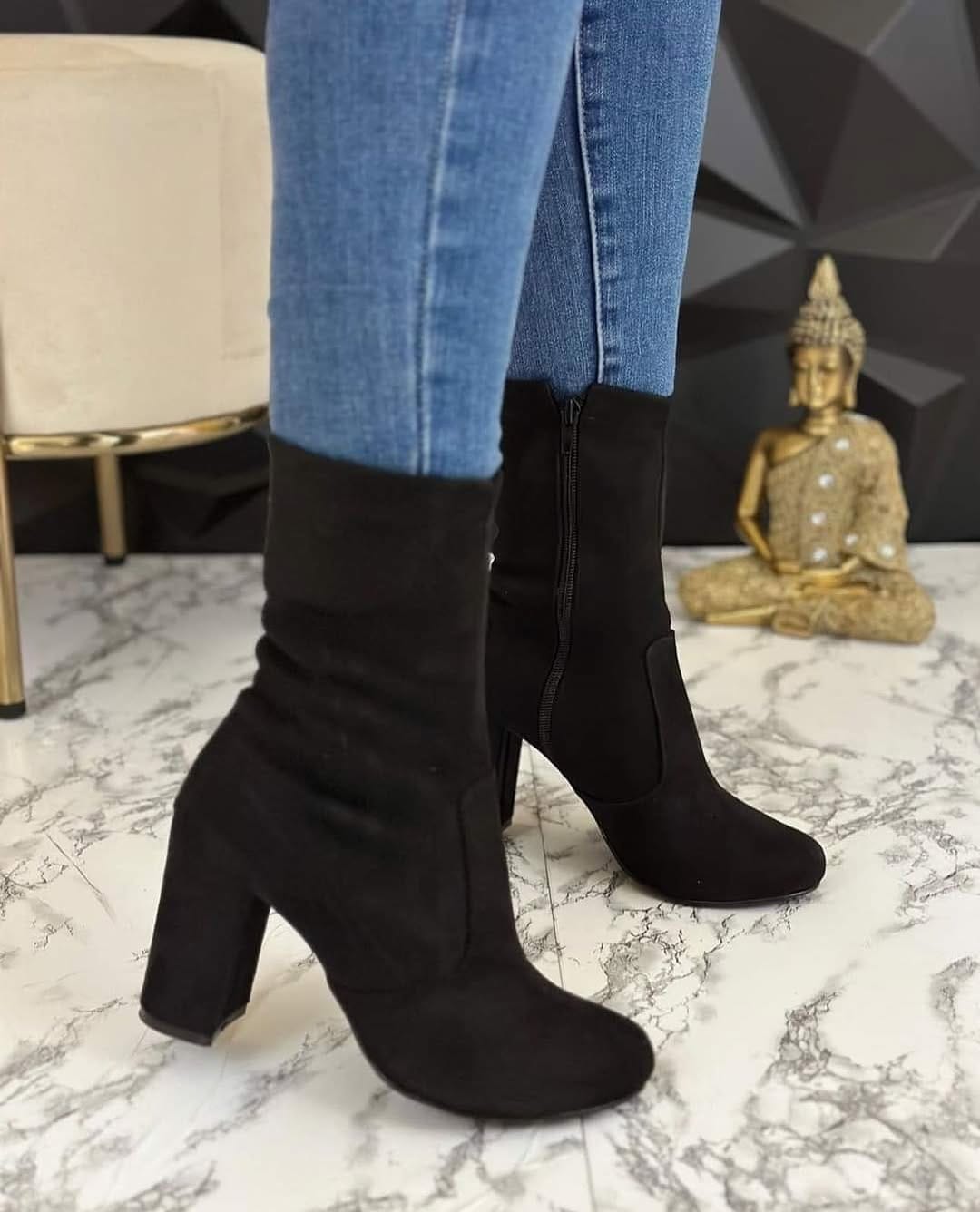 Post 3 by BIENVENIDA a 𝐁𝐋 𝚜𝚑𝚘𝚎𝚜 𝚖𝚊𝚣𝚊𝚝𝚕𝚊𝚗 💫 on Instagram (image)