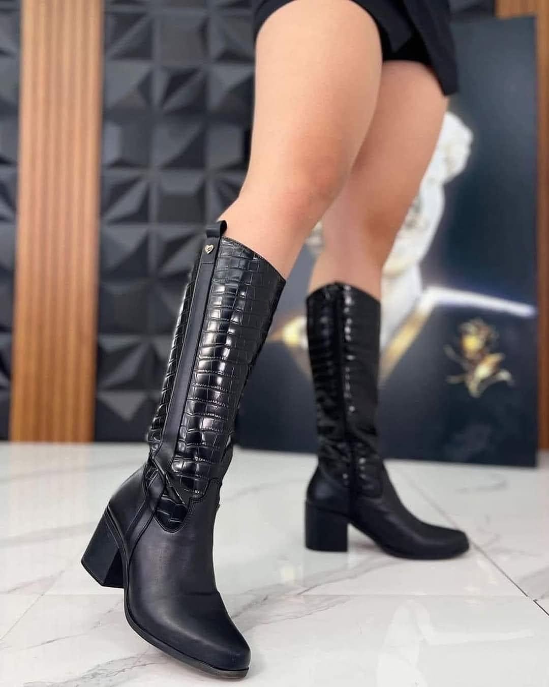 Post 7 by BIENVENIDA a 𝐁𝐋 𝚜𝚑𝚘𝚎𝚜 𝚖𝚊𝚣𝚊𝚝𝚕𝚊𝚗 💫 on Instagram (image)